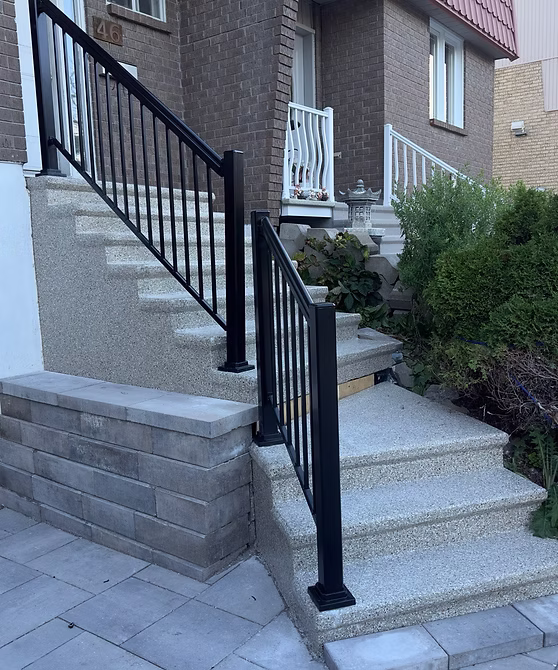Escalier extérieur avec finition époxy flake antidérapante